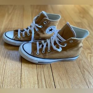 Women’s size 6.5 high top Chuck 70’s canvas converse in color dunescape